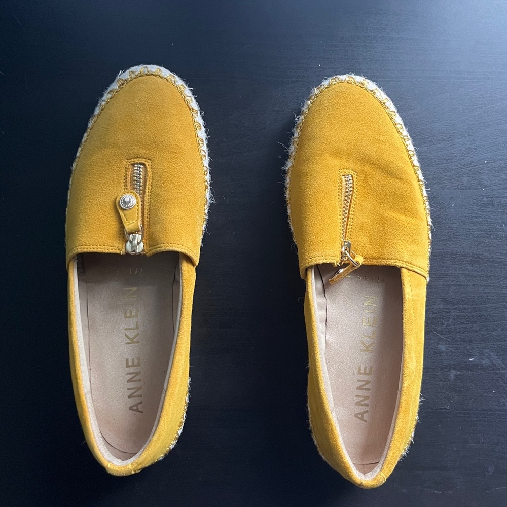ANNIE KLEIN iflex yellow shoes